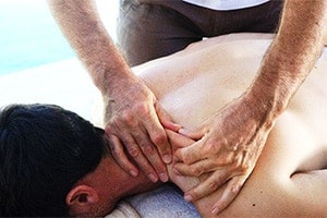 massage deep tissue homme grasse