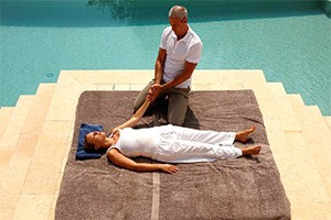 massage by the pool cannes, vallauris, mougins